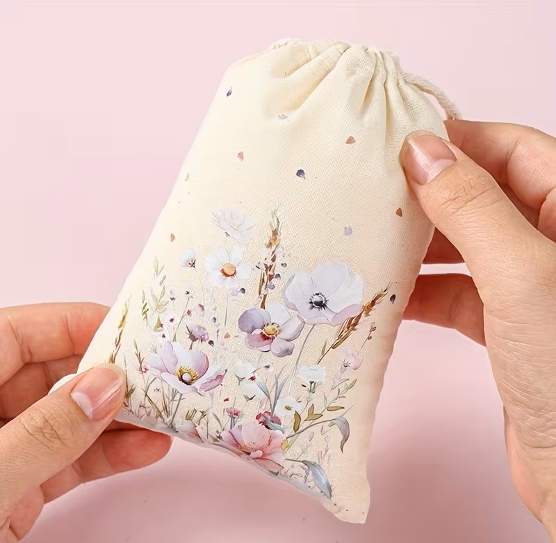 gift packaging floral pastel bloom1 By Queen Ρομαντικό Floral Pastel Bloom Πουγκί Δώρου - Image 1