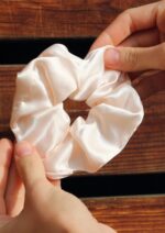 By Queen Scrunchie Satin Σε Παστέλ Και Γήινες Αποχρώσεις(Τυχαίο Χρώμα Επιλογής) - Image 7