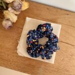 By Queen Scrunchie Floral And Butterfly Με Ανοιξιάτικα Χρώματα (Τυχαίο Χρώμα Επιλογής) - Image 4