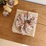 By Queen Scrunchie Floral And Butterfly Με Ανοιξιάτικα Χρώματα (Τυχαίο Χρώμα Επιλογής) - Image 6