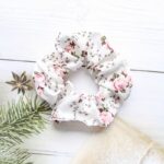 By Queen Scrunchie Floral Με Λουλούδια Με Ανοιξιάτικα Χρώματα (Τυχαίο Χρώμα Επιλογής) - Image 3