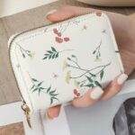 By Queen Λευκό Floral Πορτοφολάκι Με Χρυσό Φερμουάρ