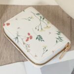 By Queen Λευκό Floral Πορτοφολάκι Με Χρυσό Φερμουάρ - Image 2