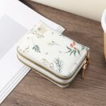 By Queen Λευκό Floral Πορτοφολάκι Με Χρυσό Φερμουάρ - Image 3