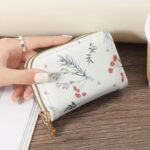 By Queen Λευκό Floral Πορτοφολάκι Με Χρυσό Φερμουάρ - Image 5