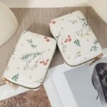 By Queen Λευκό Floral Πορτοφολάκι Με Χρυσό Φερμουάρ - Image 8