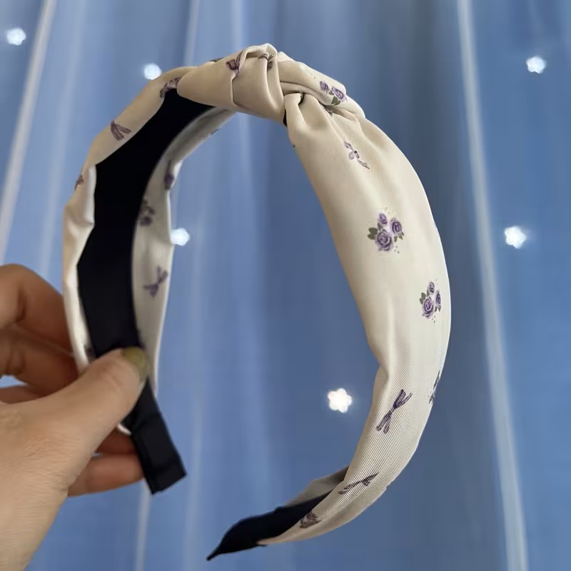 floral purple romantic rosebud and bow headband1 By Queen Κρεμ Στέκα Μαλλιών Με Μωβ Μπουμπούκια Και Φιογκάκια - Image 1