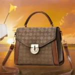 By Queen γυναικεία tote τσάντα από Οικολογικό δέρμα καφέ - Image 2