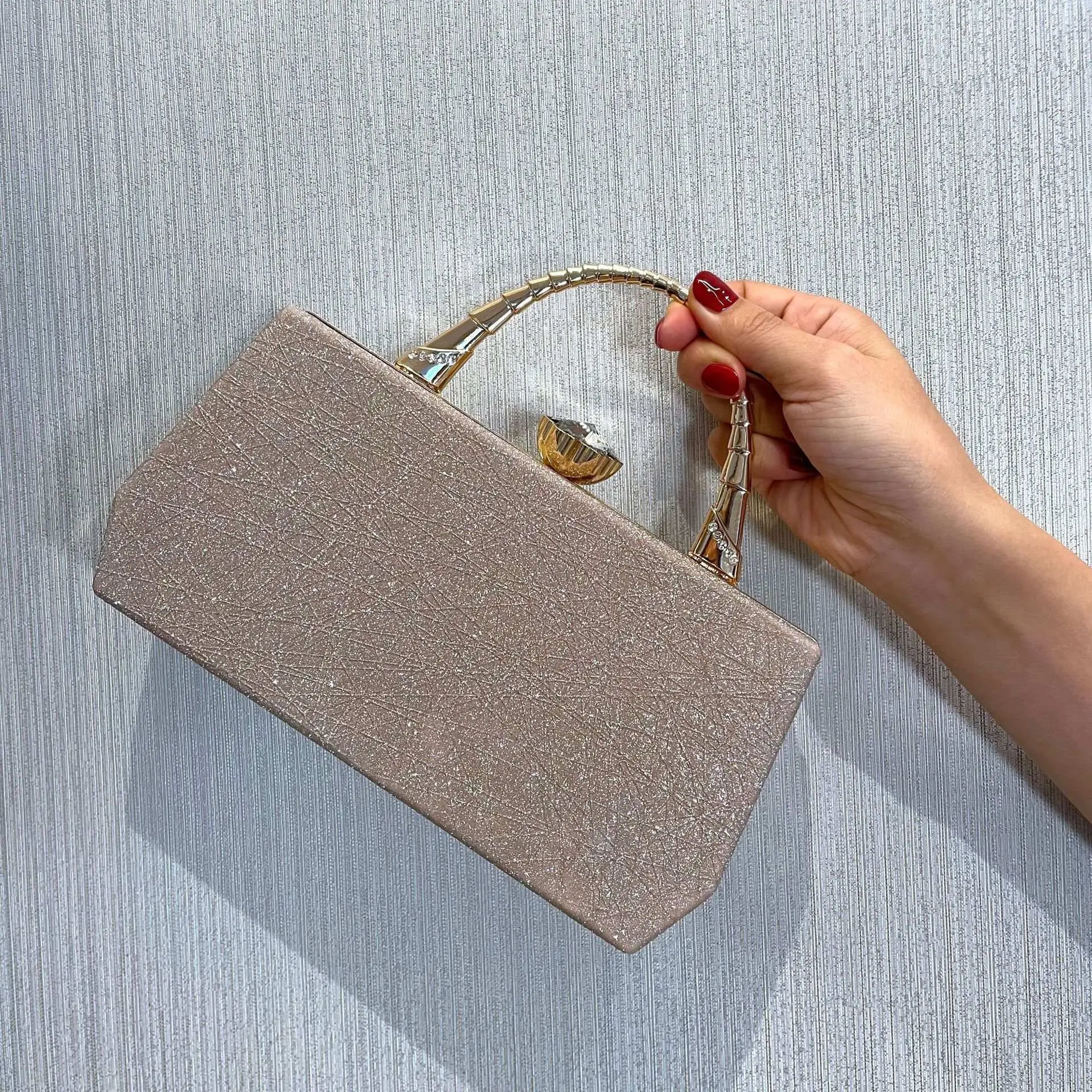 1 By Queen Βραδινό χρυσο Clutch Τσαντάκι με Micro Strass - Image 1