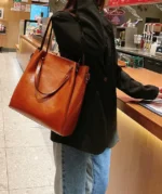 By Queen Δερμάτινη Γυναικεία Τσάντα Shopper Ταμπά