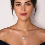 By Queen Luxury Jewelry Χρυσό Κολιέ 18Κ Με Μοϊσανίτη Σε Σχέδιο Λουλουδιού