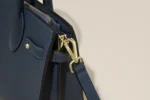 By Queen Γυναικεία Δερμάτινη Τσάντα Χειρός Navy Μπλε - Image 10