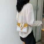 By Queen γυναικεια τσάντα tote από οικολογικό δέρμα κίτρινη - Image 3