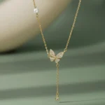 By Queen Κολιέ Butterfly Gold με Μαργαριτάρι και Zircon