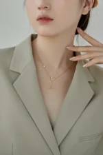 By Queen Κολιέ Butterfly Gold με Μαργαριτάρι και Zircon - Image 3