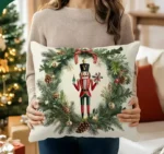 By Queen Limited Festive Edition Μαξιλαροθήκη Nutcracker Wreath Mε Πεύκα Και Κουκουνάρια 45x45εκ. - Image 8