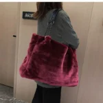 By Queen Γυναικεία Τσάντα Shopper Γούνινη Μπορντό
