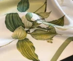 By Queen Botanical Satin Elegance Μαντήλι Με Λευκά Κρινάκια - Image 11