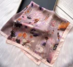 By Queen Σατέν Μαντήλι Με Elegant & Artistic Floral Σχέδιο - Image 10