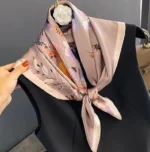 By Queen Σατέν Μαντήλι Με Elegant & Artistic Floral Σχέδιο - Image 4