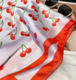 By Queen Playful & Feminine Σατέν Μαντήλι Με Cherry Print - Image 10