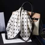 By Queen Timeless Minimal Elegance Σατέν Μαντήλι Mε Μαύρα Πουά