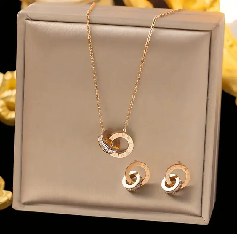 set jewellery roman round rose gold1 By Queen Σετ Κοσμημάτων Με Διαπλεκόμενους Κρίκους Σε Ροζ Χρυσό - Image 1