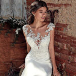 By Queen Λευκό Νυφικό Φόρεμα Με Δαντέλα Και Elegant Γραμμή - Image 2