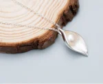 By Queen Ασημένιο Κολιέ 925 Lumière Pearl Leaf Με Πέρλα. - Image 3