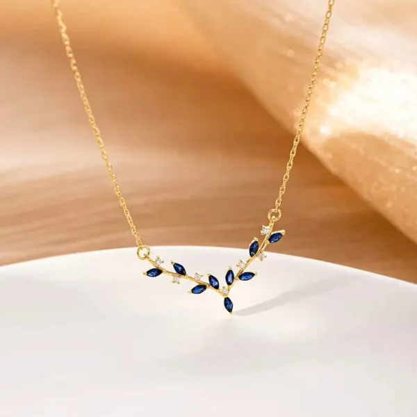 ByQueen | Ασημένιο κολιέ 925 Sapphire Leaves σε χρυσή απόχρωση με μπλε ζιργκόν