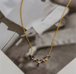 ByQueen | Ασημένιο κολιέ 925 Sapphire Leaves με μπλε πέτρες σε χρυσή απόχρωση